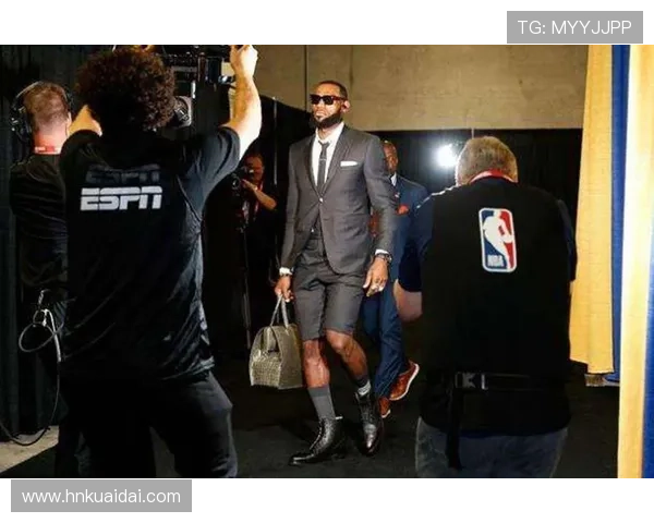 戴耳环的足球球星是谁揭秘他们的时尚与个性背后故事