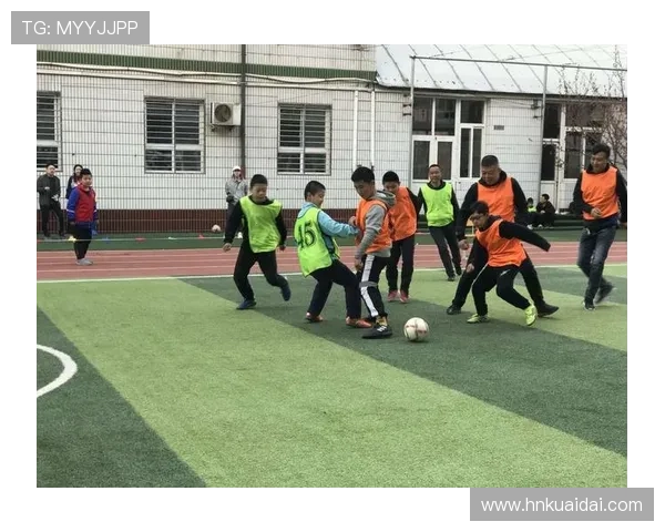 足球场上魅力四射的女球星们她们不仅实力强大更具独特魅力